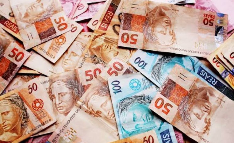 Governador anuncia pagamento dos servidores estaduais para terça-feira, 26  